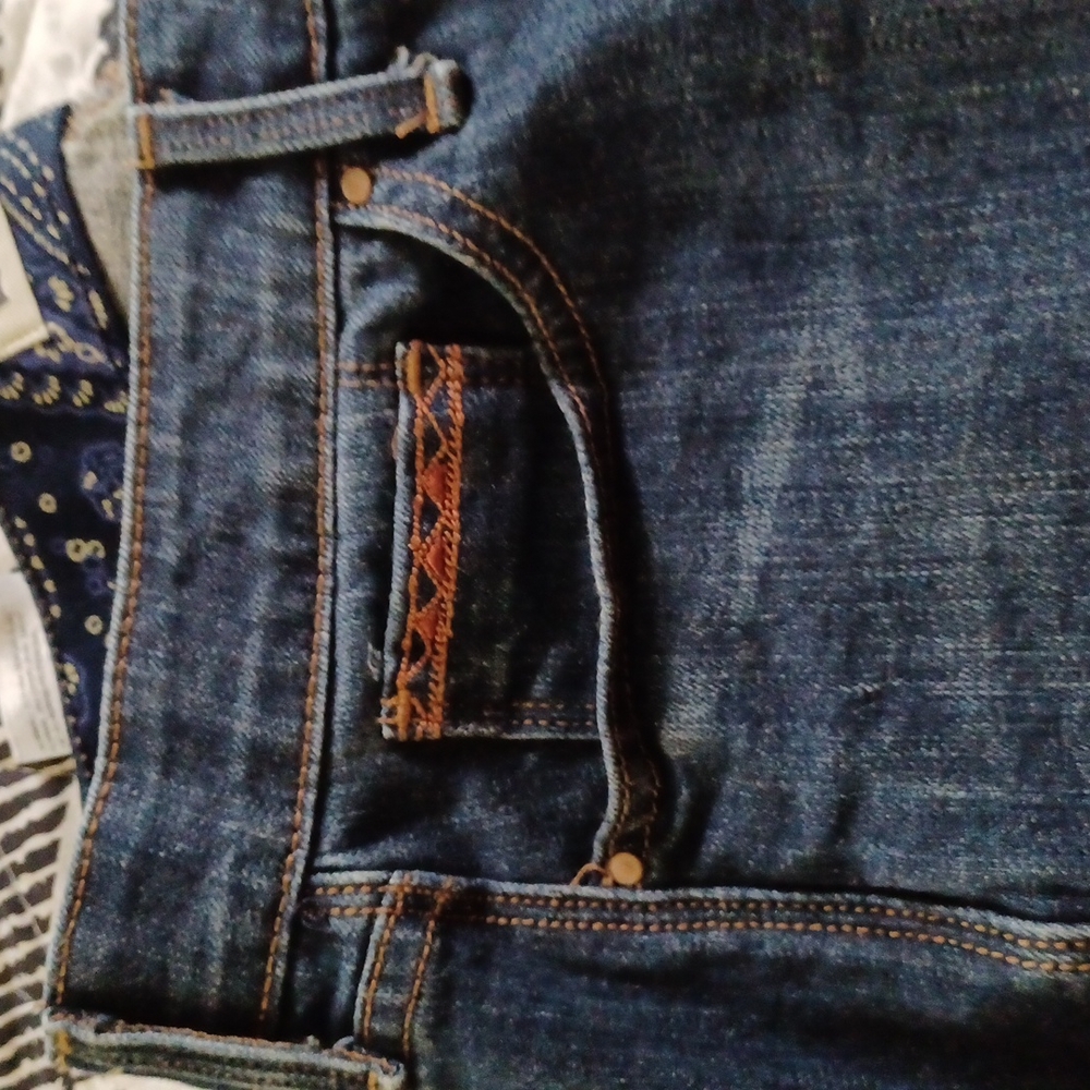 Women's Levi jeans - Picture 2 of 5